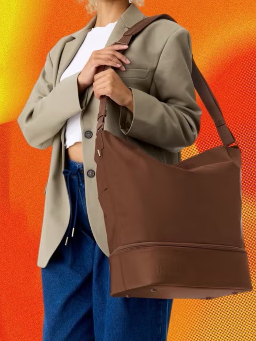 BEIS The Crescent Weekender Tote In MAPLE - Picture 3 of 9